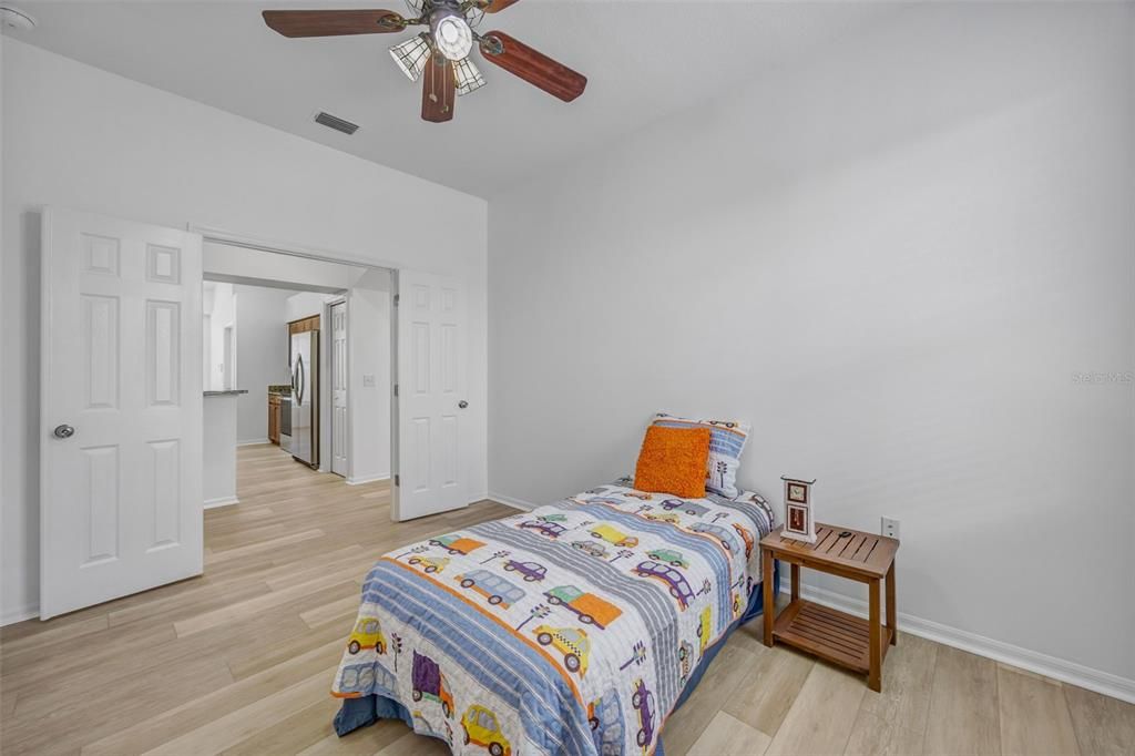 En Venta: $435,000 (4 camas, 2 baños, 2060 Pies cuadrados)