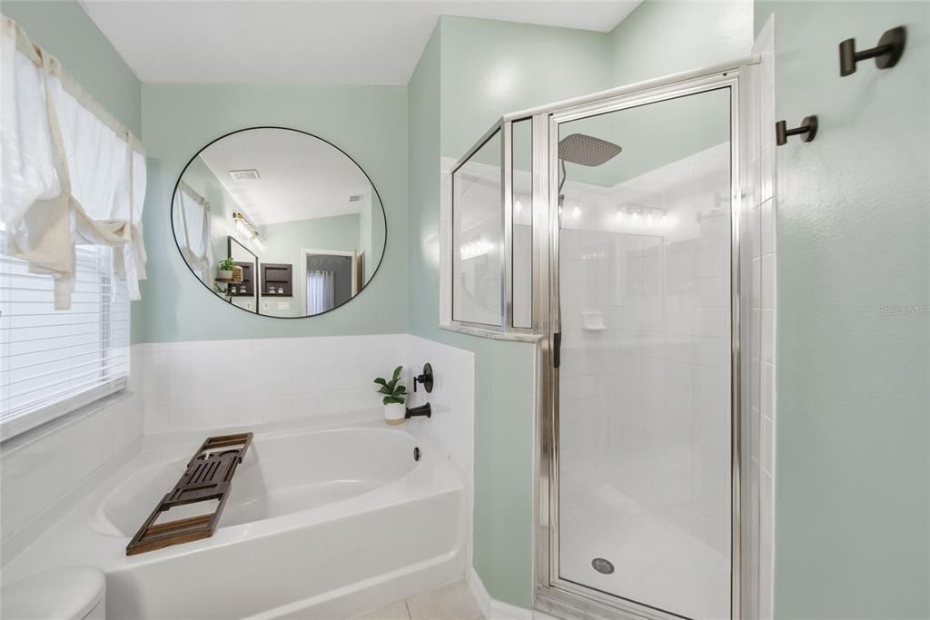 Activo con contrato: $439,000 (4 camas, 3 baños, 1827 Pies cuadrados)