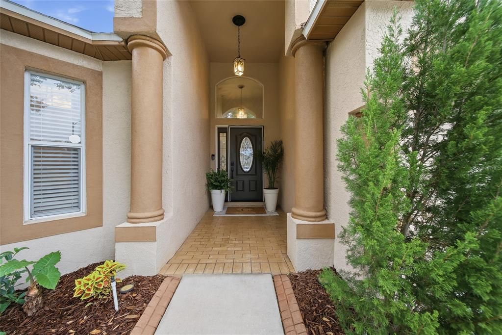 Activo con contrato: $439,000 (4 camas, 3 baños, 1827 Pies cuadrados)