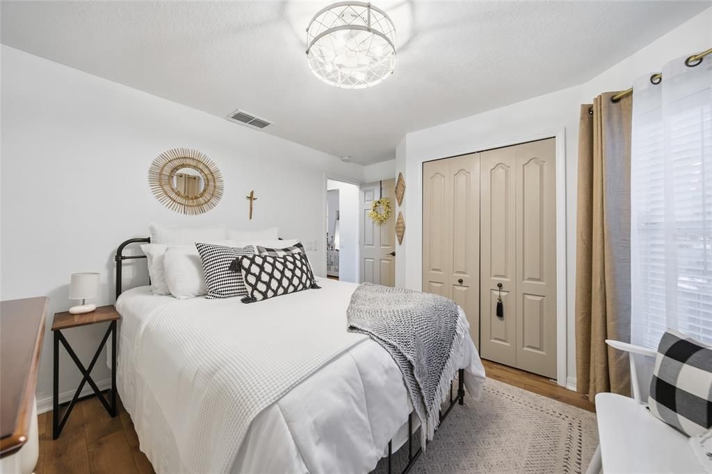 Activo con contrato: $439,000 (4 camas, 3 baños, 1827 Pies cuadrados)