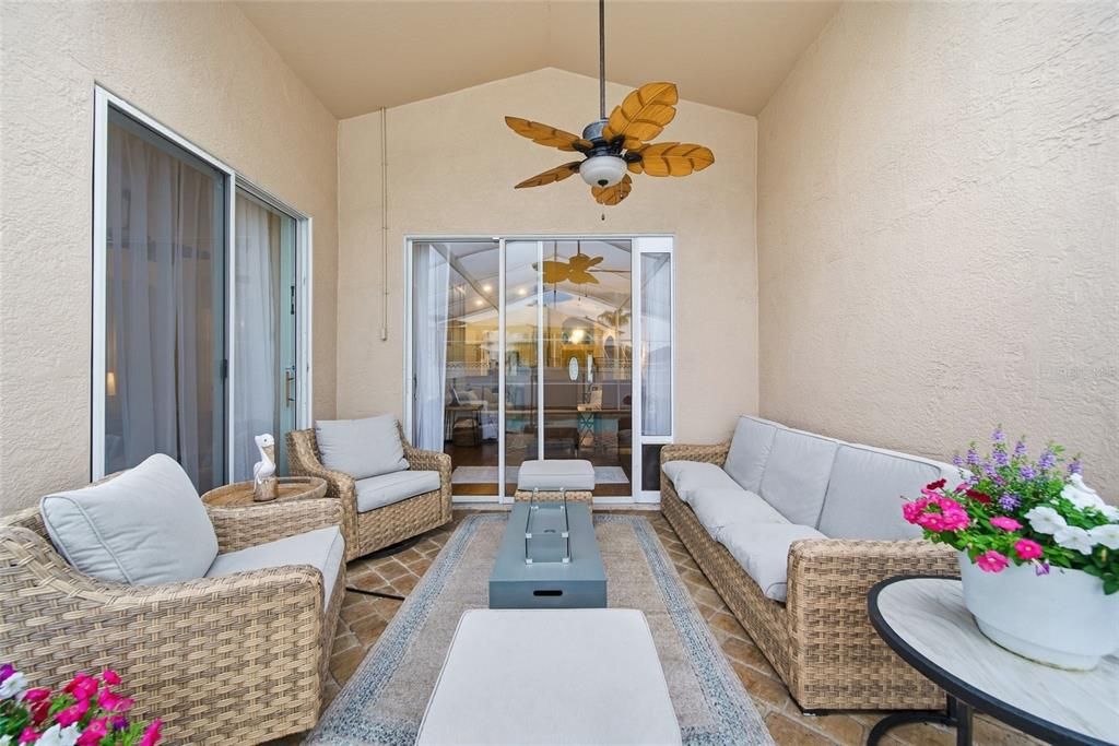 Activo con contrato: $439,000 (4 camas, 3 baños, 1827 Pies cuadrados)