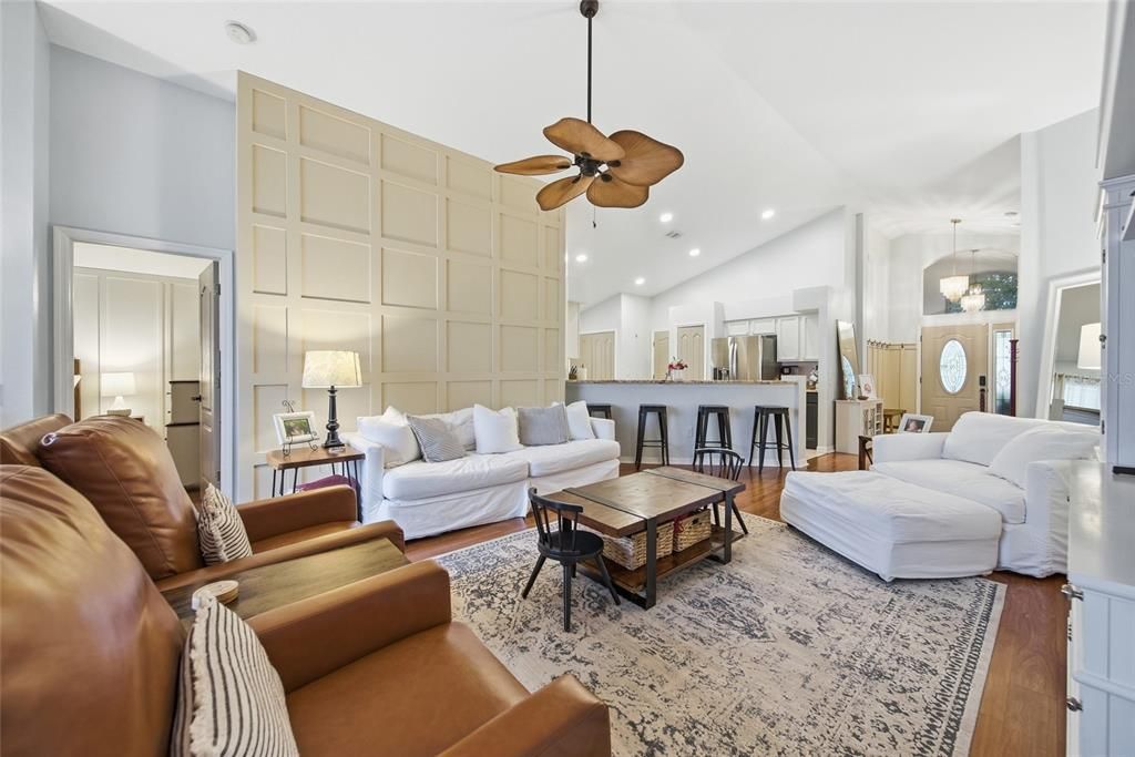 Activo con contrato: $439,000 (4 camas, 3 baños, 1827 Pies cuadrados)