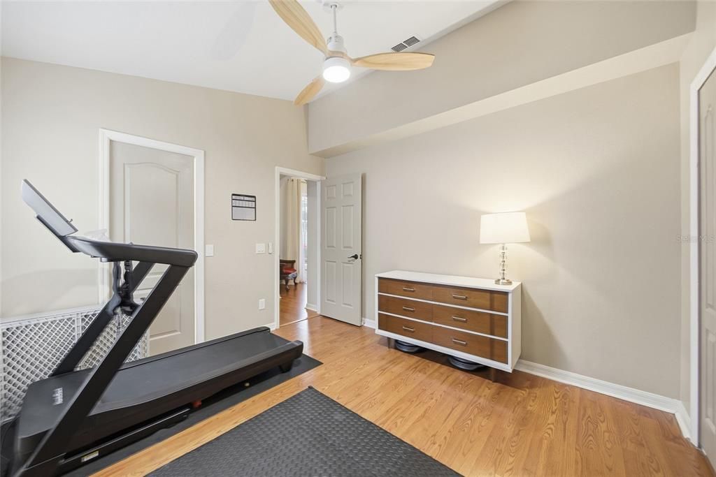 Activo con contrato: $439,000 (4 camas, 3 baños, 1827 Pies cuadrados)