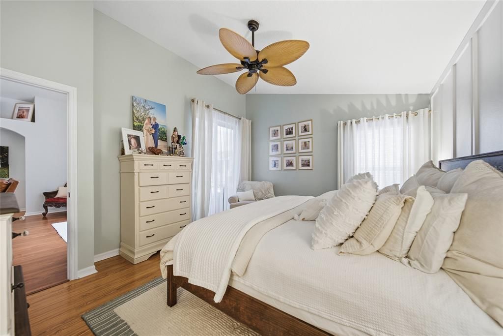 Activo con contrato: $439,000 (4 camas, 3 baños, 1827 Pies cuadrados)