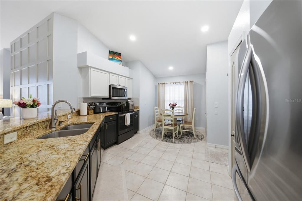 Activo con contrato: $439,000 (4 camas, 3 baños, 1827 Pies cuadrados)