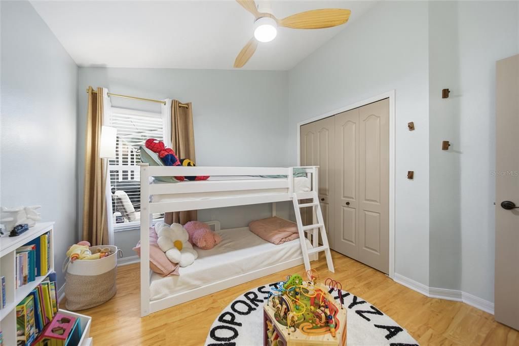 Activo con contrato: $439,000 (4 camas, 3 baños, 1827 Pies cuadrados)