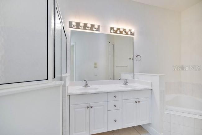 For Sale: $339,900 (2 beds, 2 baths, 1766 Square Feet)
