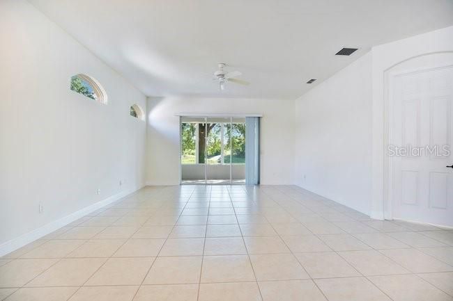 For Sale: $339,900 (2 beds, 2 baths, 1766 Square Feet)