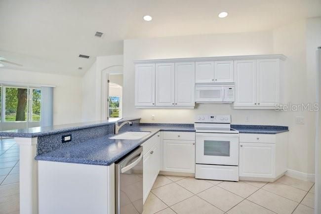 For Sale: $339,900 (2 beds, 2 baths, 1766 Square Feet)