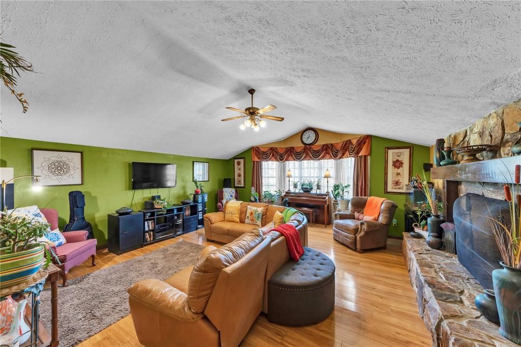 For Sale: $450,000 (3 beds, 2 baths, 1436 Square Feet)