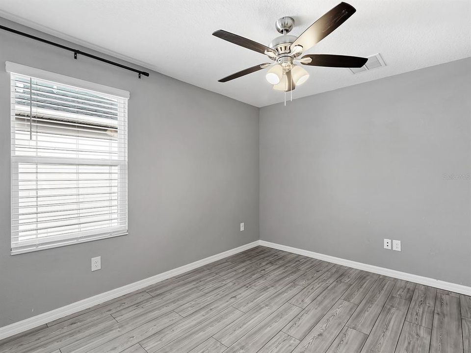 For Sale: $395,000 (5 beds, 2 baths, 2544 Square Feet)