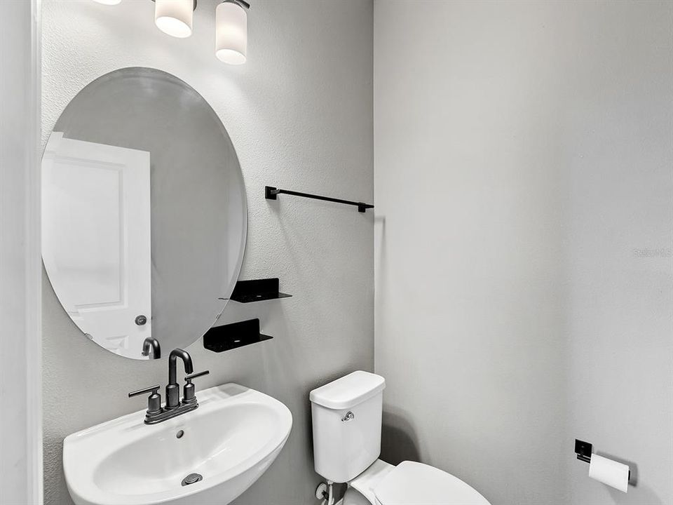 For Sale: $395,000 (5 beds, 2 baths, 2544 Square Feet)