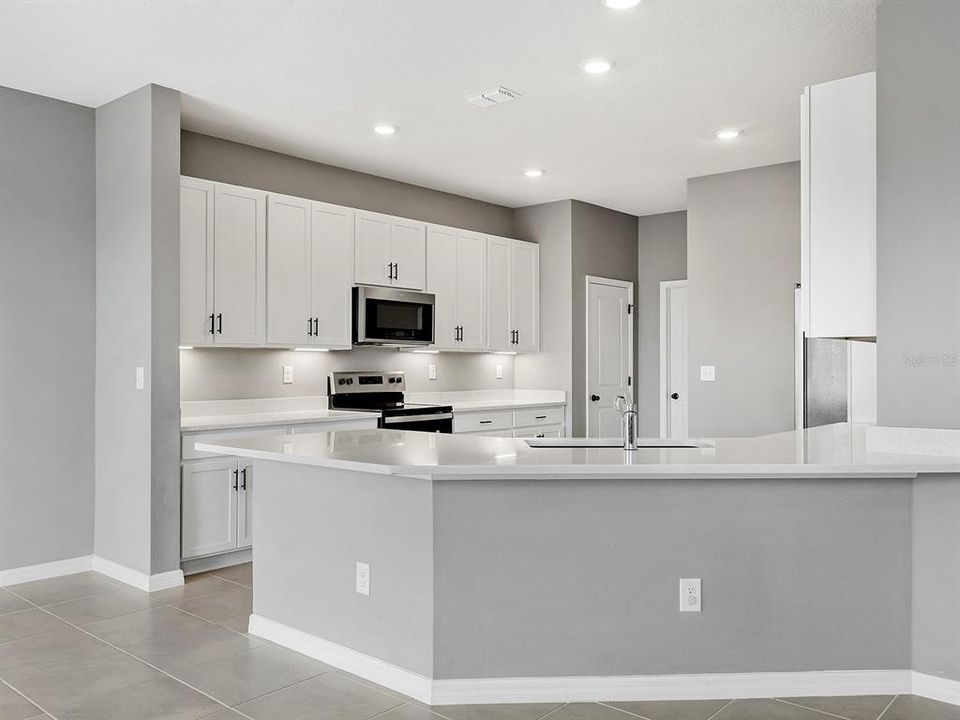 For Sale: $395,000 (5 beds, 2 baths, 2544 Square Feet)