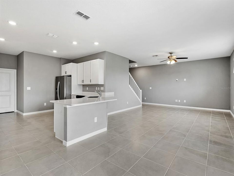 For Sale: $395,000 (5 beds, 2 baths, 2544 Square Feet)