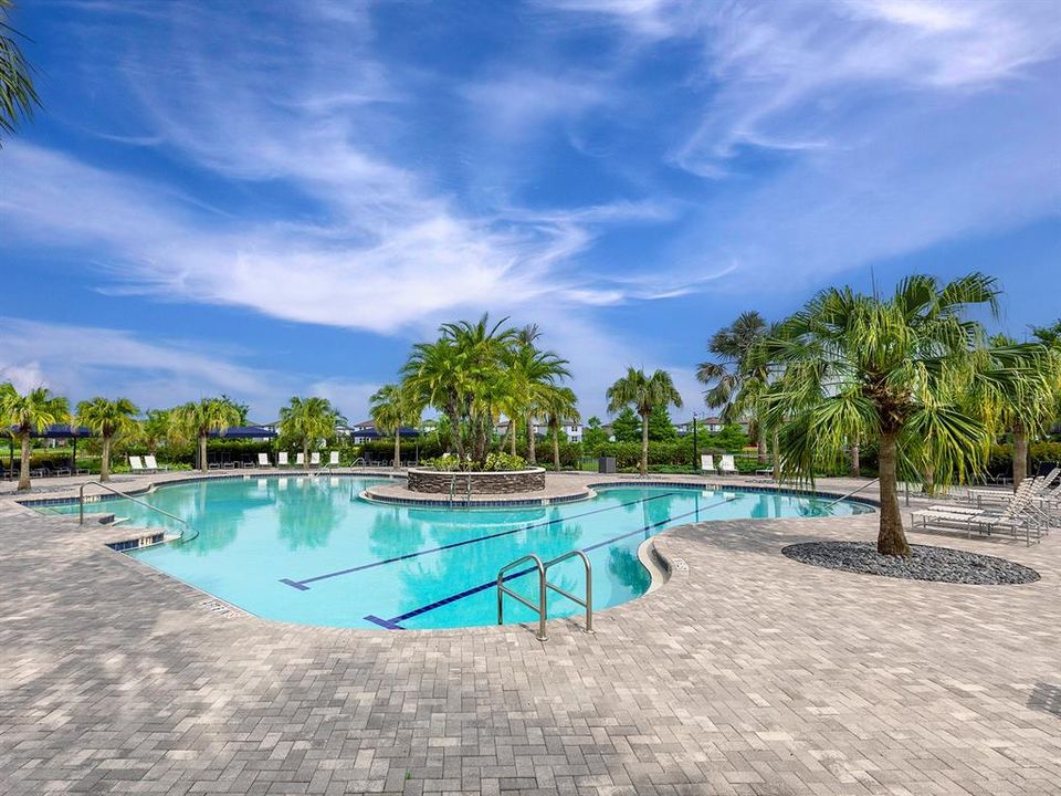 For Sale: $395,000 (5 beds, 2 baths, 2544 Square Feet)