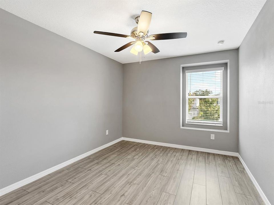 For Sale: $395,000 (5 beds, 2 baths, 2544 Square Feet)