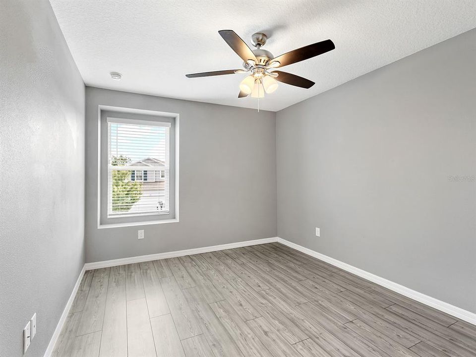 For Sale: $395,000 (5 beds, 2 baths, 2544 Square Feet)