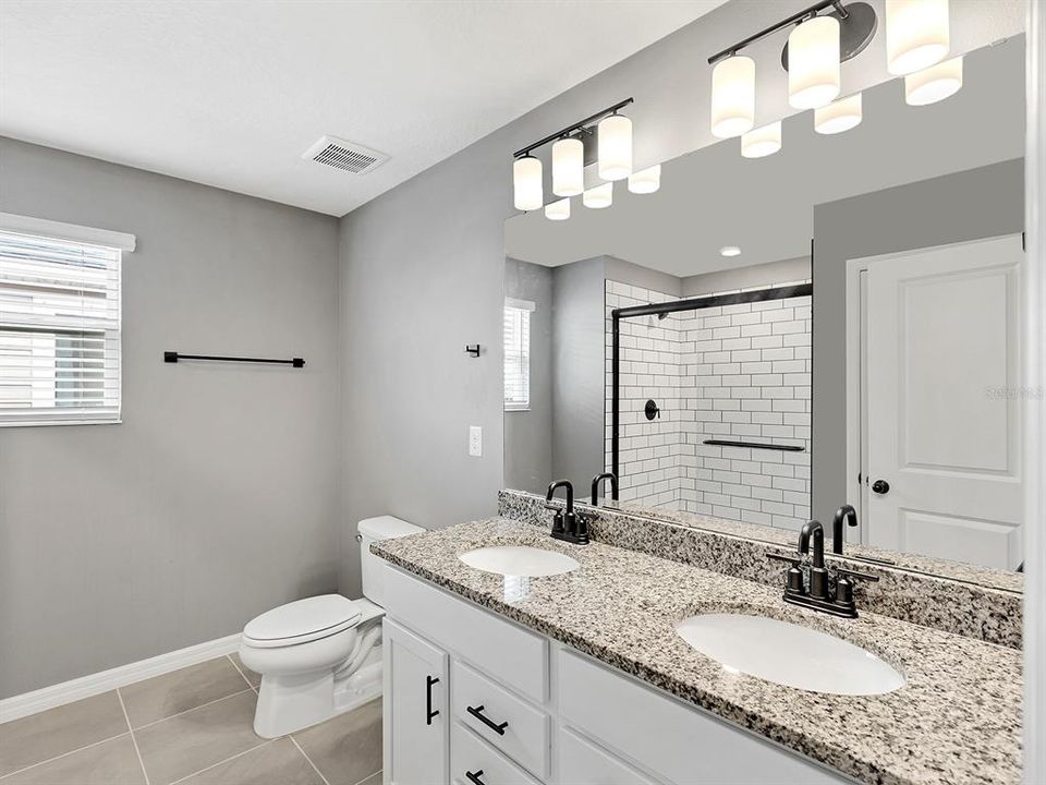 For Sale: $395,000 (5 beds, 2 baths, 2544 Square Feet)