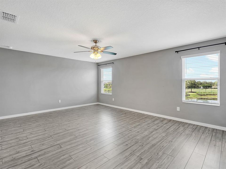 For Sale: $395,000 (5 beds, 2 baths, 2544 Square Feet)