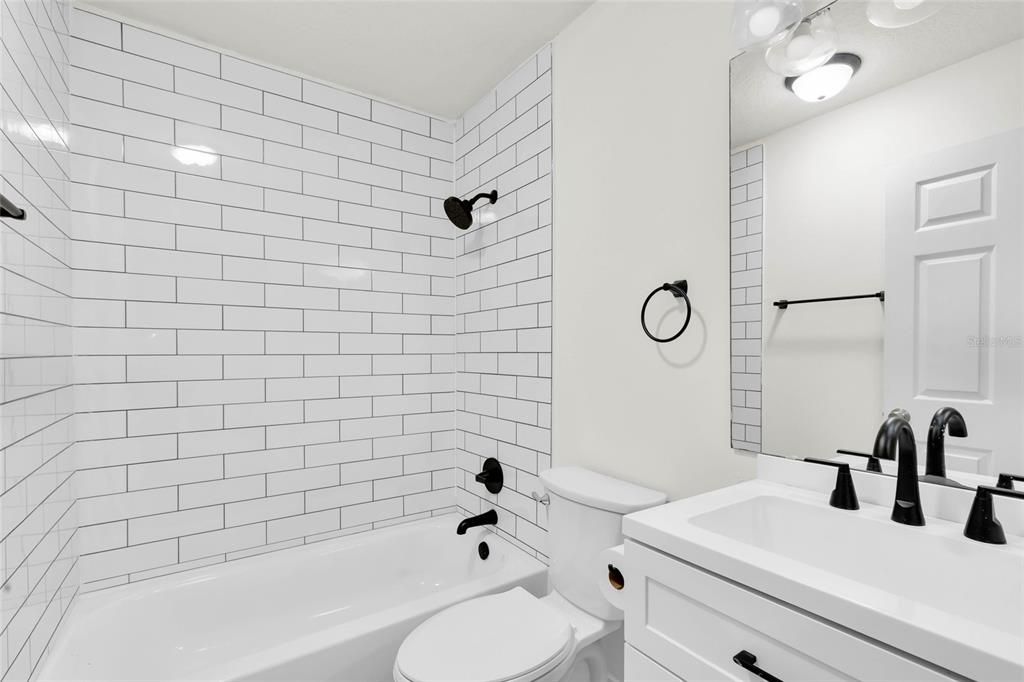 Activo con contrato: $249,900 (3 camas, 2 baños, 1049 Pies cuadrados)