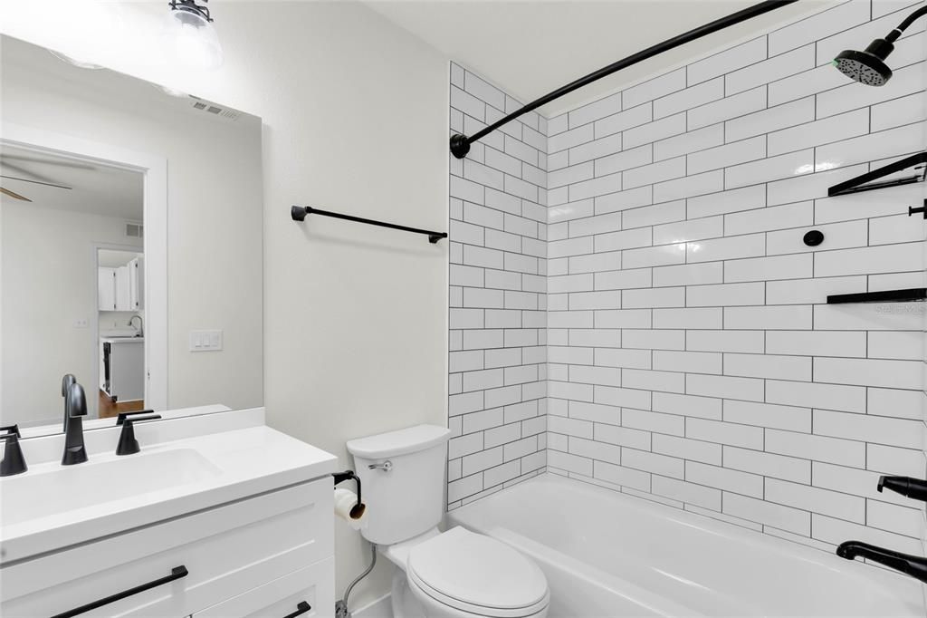 Activo con contrato: $249,900 (3 camas, 2 baños, 1049 Pies cuadrados)