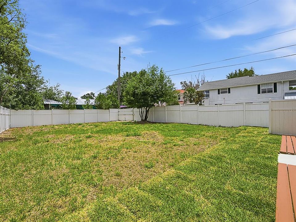 For Sale: $385,000 (3 beds, 2 baths, 1112 Square Feet)