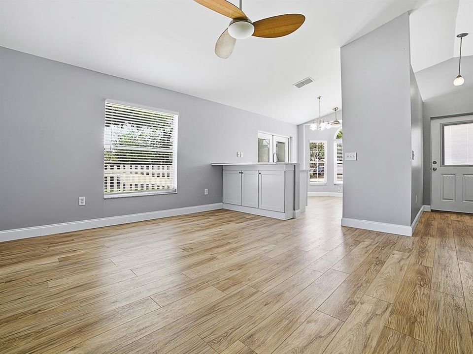 For Sale: $385,000 (3 beds, 2 baths, 1112 Square Feet)