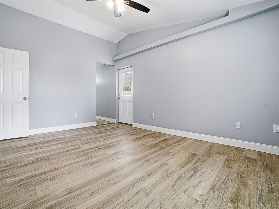 For Sale: $385,000 (3 beds, 2 baths, 1112 Square Feet)