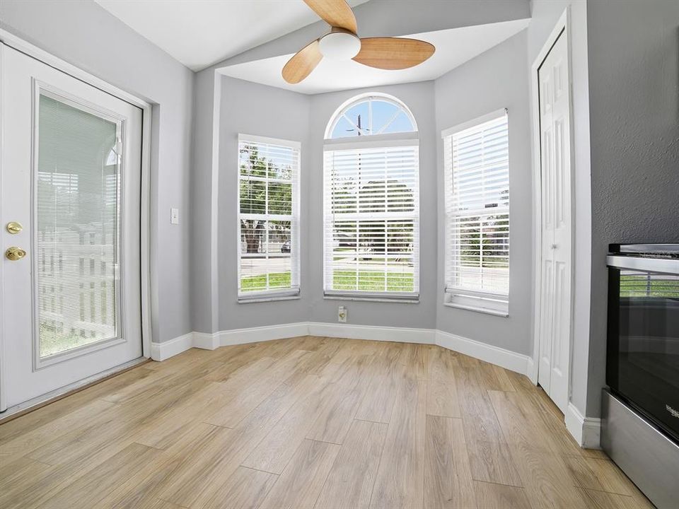 For Sale: $385,000 (3 beds, 2 baths, 1112 Square Feet)
