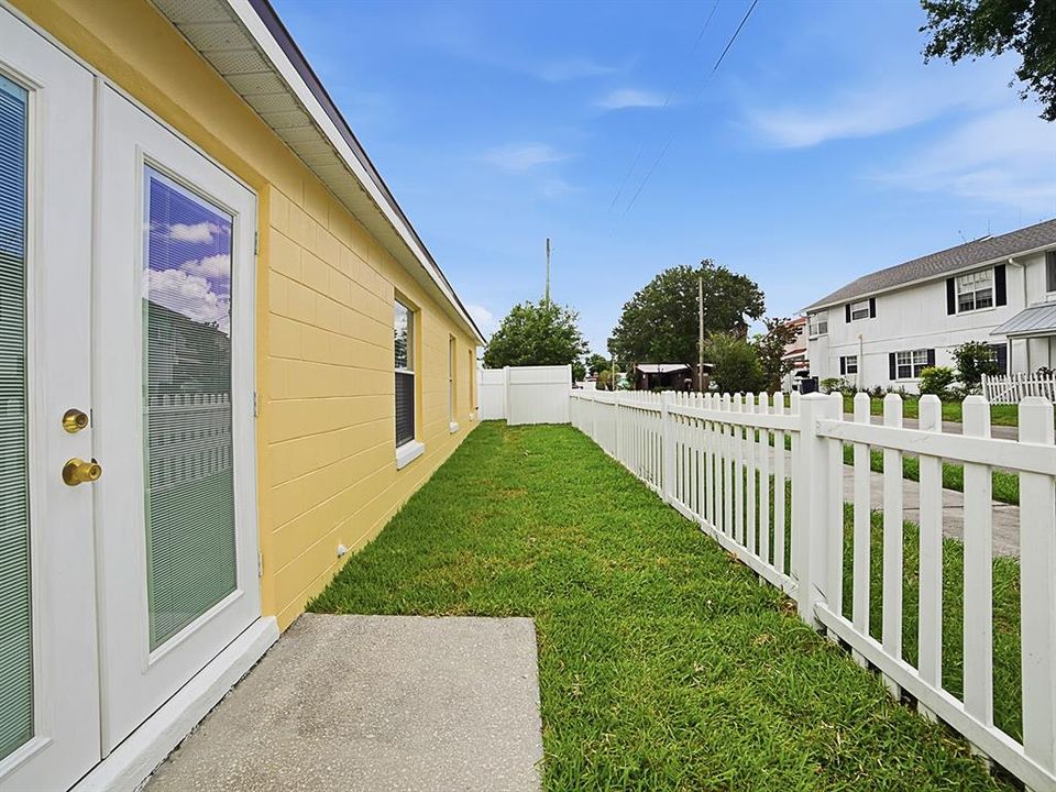 For Sale: $385,000 (3 beds, 2 baths, 1112 Square Feet)