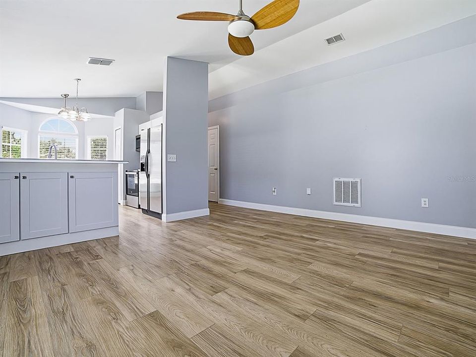 For Sale: $385,000 (3 beds, 2 baths, 1112 Square Feet)