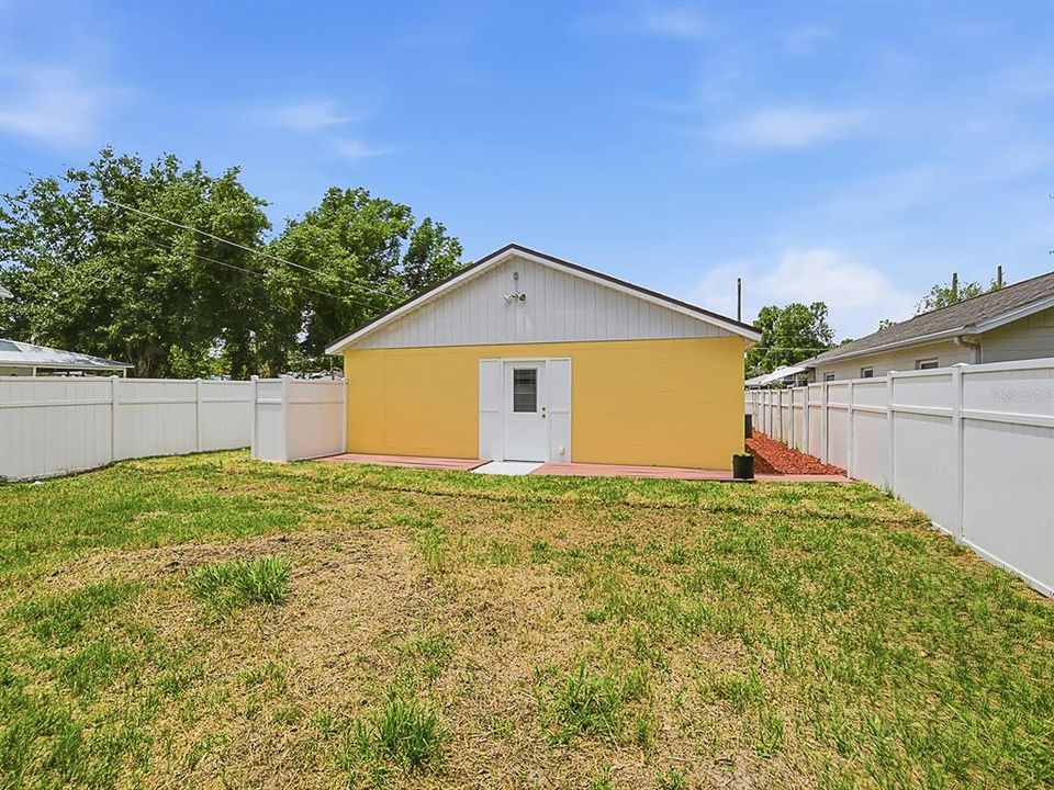 For Sale: $385,000 (3 beds, 2 baths, 1112 Square Feet)