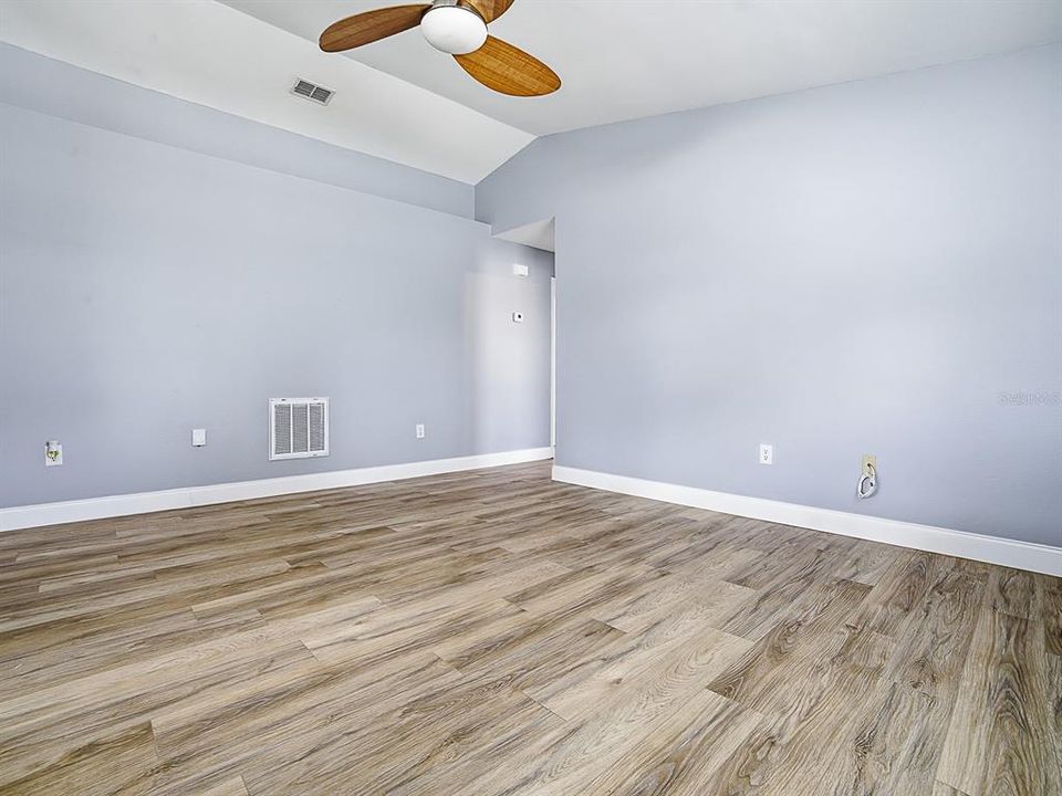 For Sale: $385,000 (3 beds, 2 baths, 1112 Square Feet)
