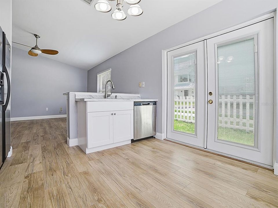 For Sale: $385,000 (3 beds, 2 baths, 1112 Square Feet)