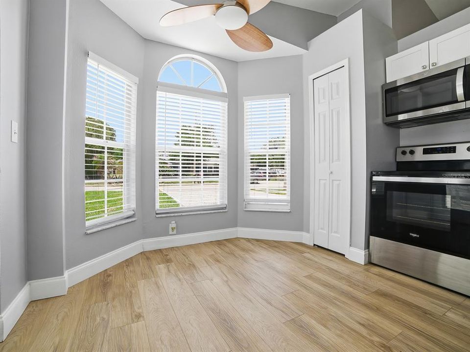 For Sale: $385,000 (3 beds, 2 baths, 1112 Square Feet)