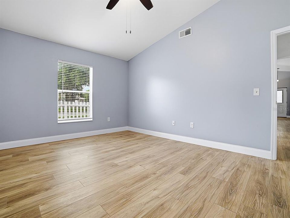 For Sale: $385,000 (3 beds, 2 baths, 1112 Square Feet)