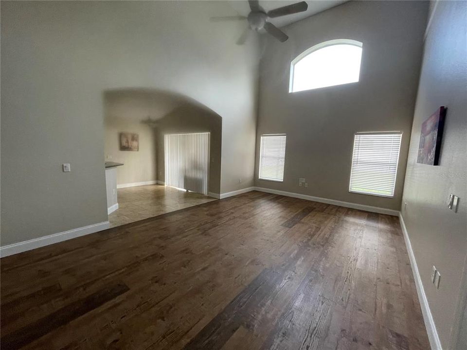 En Venta: $589,000 (5 camas, 3 baños, 2456 Pies cuadrados)