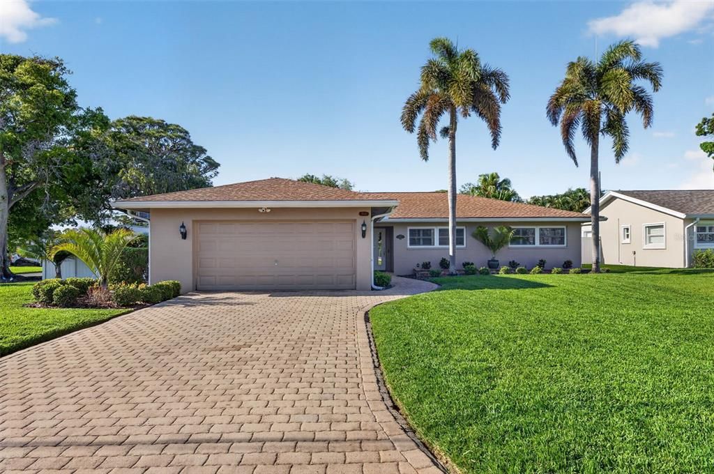 Active With Contract: $499,000 (3 beds, 2 baths, 1724 Square Feet)