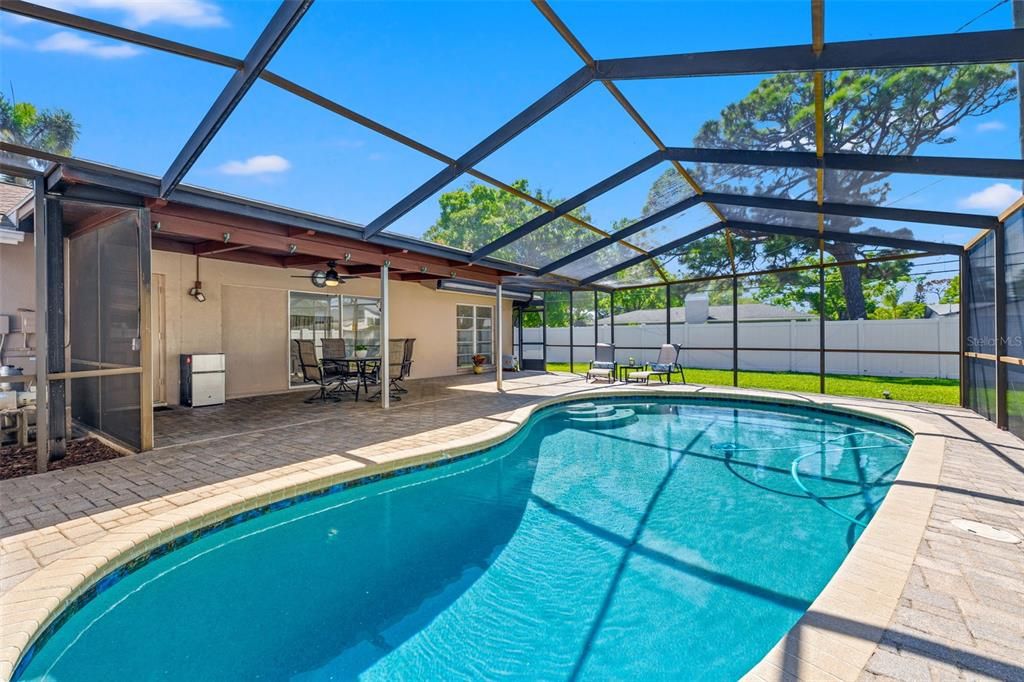Active With Contract: $499,000 (3 beds, 2 baths, 1724 Square Feet)