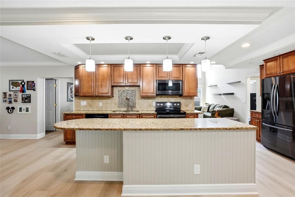 Activo con contrato: $699,999 (4 camas, 2 baños, 1898 Pies cuadrados)
