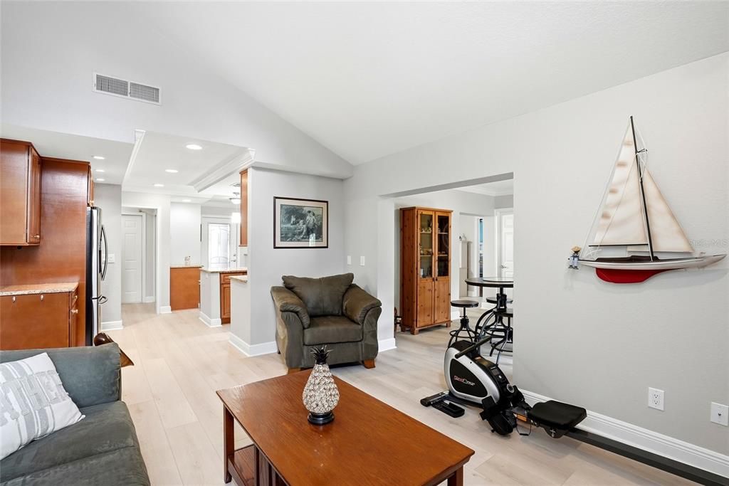 Activo con contrato: $699,999 (4 camas, 2 baños, 1898 Pies cuadrados)