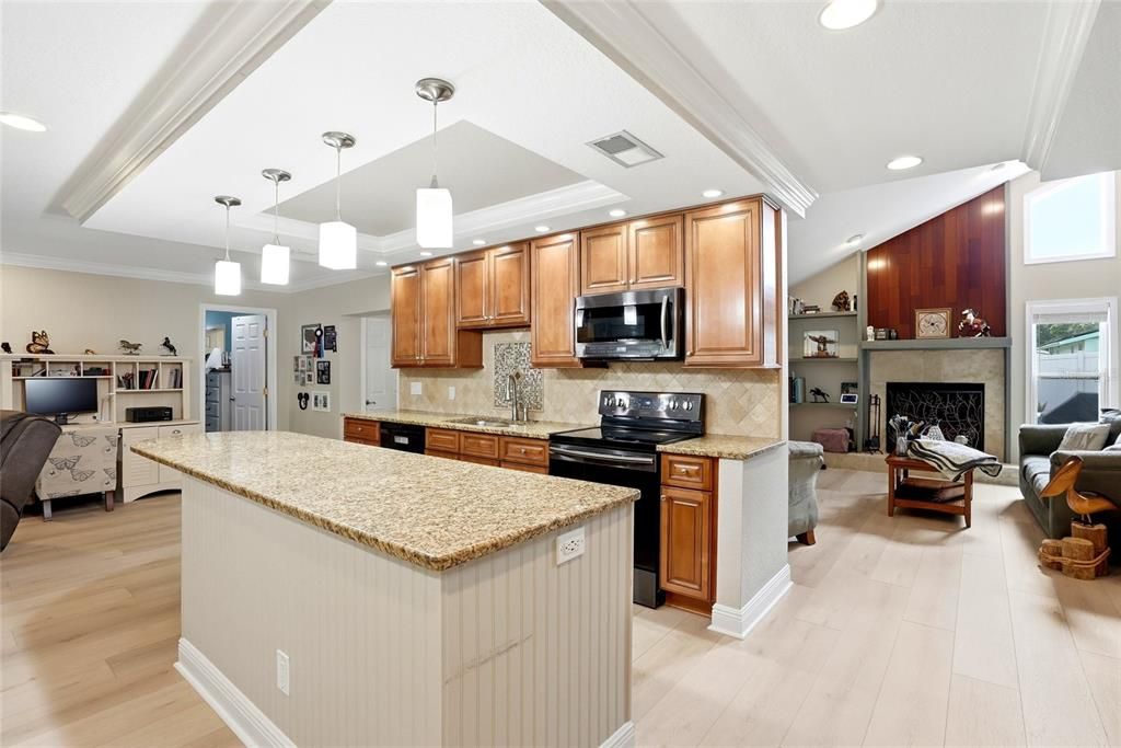 Activo con contrato: $699,999 (4 camas, 2 baños, 1898 Pies cuadrados)
