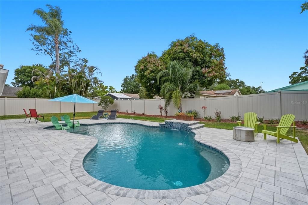 Activo con contrato: $699,999 (4 camas, 2 baños, 1898 Pies cuadrados)