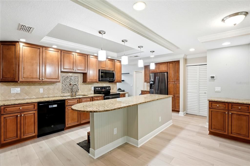Activo con contrato: $699,999 (4 camas, 2 baños, 1898 Pies cuadrados)