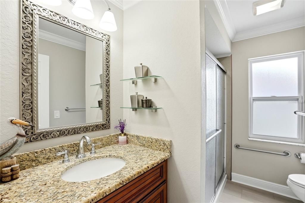 Activo con contrato: $699,999 (4 camas, 2 baños, 1898 Pies cuadrados)