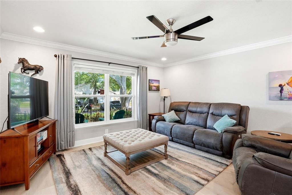 Activo con contrato: $699,999 (4 camas, 2 baños, 1898 Pies cuadrados)