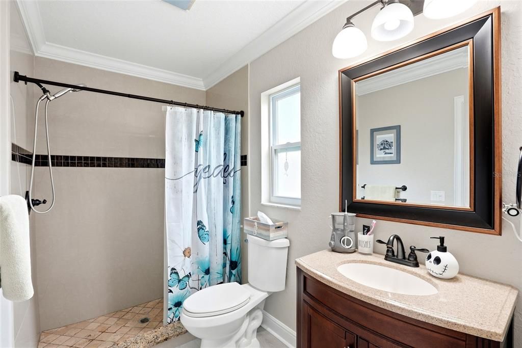 Activo con contrato: $699,999 (4 camas, 2 baños, 1898 Pies cuadrados)