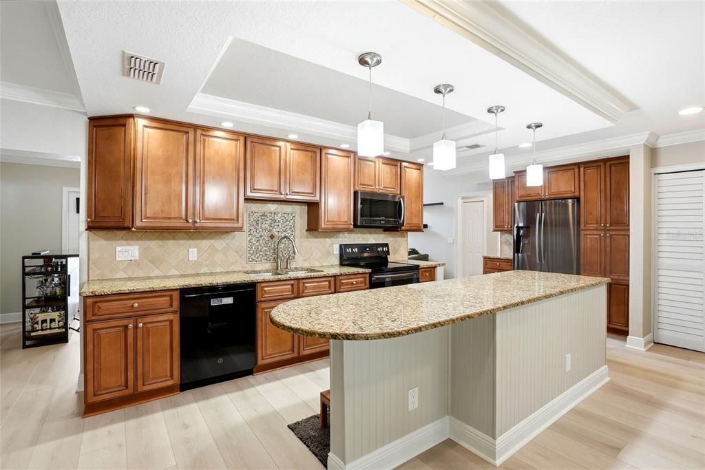 Activo con contrato: $699,999 (4 camas, 2 baños, 1898 Pies cuadrados)