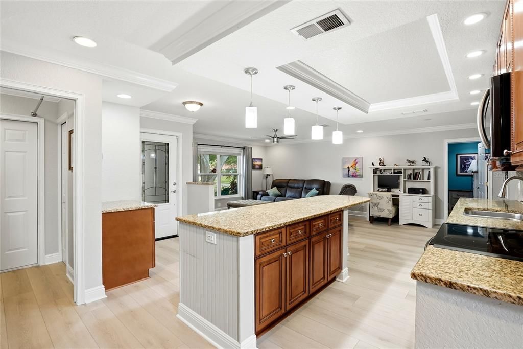 Activo con contrato: $699,999 (4 camas, 2 baños, 1898 Pies cuadrados)