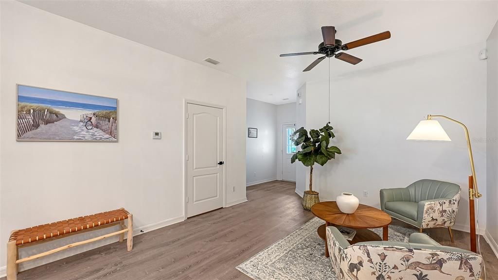 For Sale: $199,995 (2 beds, 2 baths, 1268 Square Feet)
